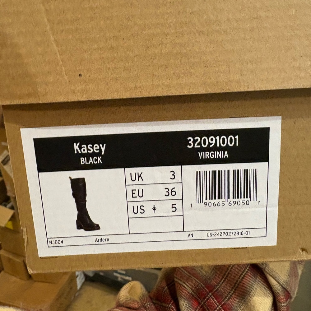 Dr Martens Kasey Virginia heel
Soft leather easy break in 
Size down, runs big